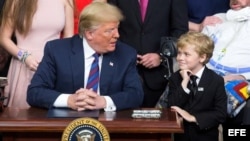 <span class=classCadenaBusqueda>Trump</span> da luz verde a tratamientos experimentales con pacientes terminales DescargarAñadir al Lote para descarga conjunta en único archivo zip comprimido JPG 1 Ancho:225 px.; Alto:150 px.; bits por pixel:32; Tamaño