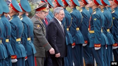 Raúl Castro, general de las FAR, soviético y mediador ortodoxo