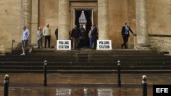 Colegio electoral en Chipping Norton, Oxforshire (Reino Unido).