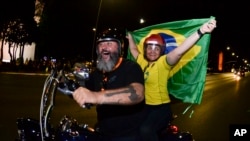 Ciudadanos de Brasil celebrando tras las elecciones presidenciales del 2 de octubre de 2022. (AP Photo/Ton Molina).
