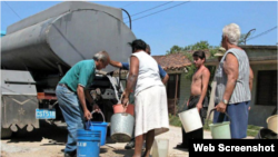 Unas 70.000 personas reciben en Cuba el agua por pipas.
