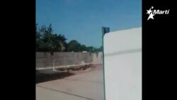 Activista capta en video fosa para cadáveres en el cementerio de Morón