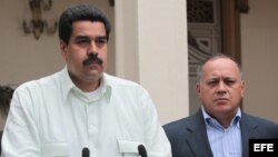 El vicepresidente Nicolás Maduro (i) y el presidente de la Asamblea Nacional, Diosdado Cabello