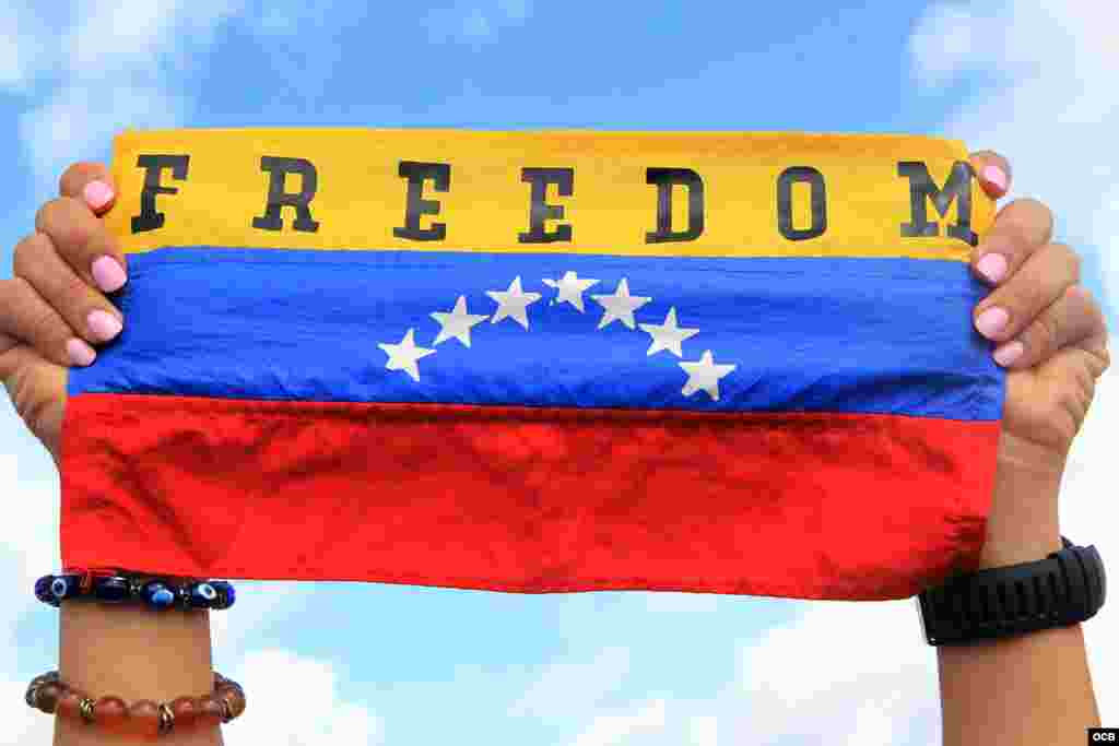 Miles de venezolanos se manifestaron en el Doral Central Park de la Ciudad del Doral en respaldo a los millones de venezolanos alrededor del mundo que rechazan a la dictadura de Nicolás Maduro.