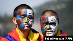 Tibetanos exiliados en la India recuerdan la rebelión contra China en 1959.