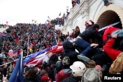 Miles de partidarios del presidente Donald Trump entraron en el Capitolio el 6 de enero de 202.