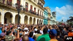 Cubanos se manifiestan contra el gobierno de Miguel Díaz-Canel, el 11 de julio, en La Habana. (Yamil Lage/AFP).