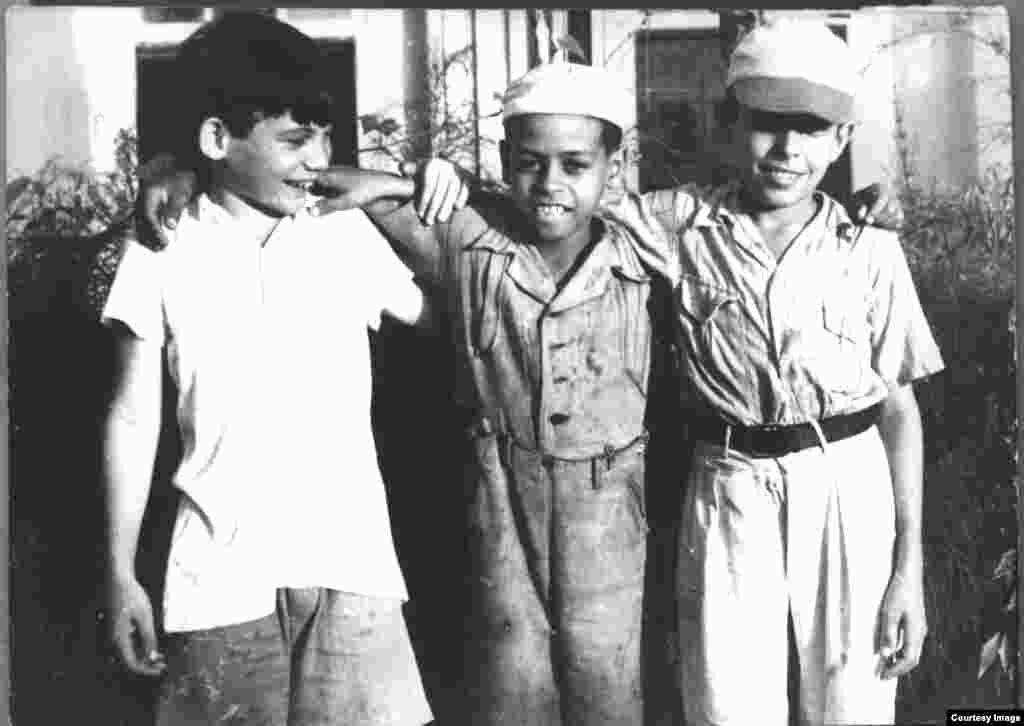Gigi (Gregory Hemingway), Popito (Rodolfo Villarreal) y Fico (Alberto Ramos), en la Finca Vigía (c. 1940).