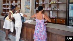 La escasez de medicamentos obligó al gobierno a tomar medidas adicionales de control para su distribución. 