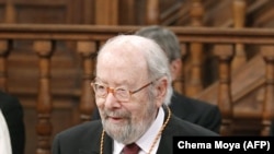 José Manuel Caballero Bonald en la ceremonia del Premio Cervantes el 23 de abril de 2013. (Chema Moya/AFP).