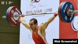 El pesista cubano Julio Acosta competirá por Chile en las olimpíadas de Río de Janerio.
