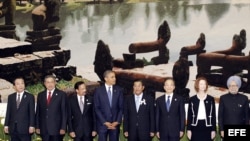 El primer ministro japonés, Yoshihiko Noda, el presidente indonesio, Susilo Bambang Yudhoyono, el sultán de Brunei, Hassanal Bolkiah, el presidente Barack Obama, el primer ministro camboyano, Hun Se, su homólogo chino, Wen Jibao, la primera ministra austr