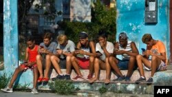 Jóvenes cubanos han desarrollado campañas en las redes para pedir a ETECSA que baje los precios de Internet