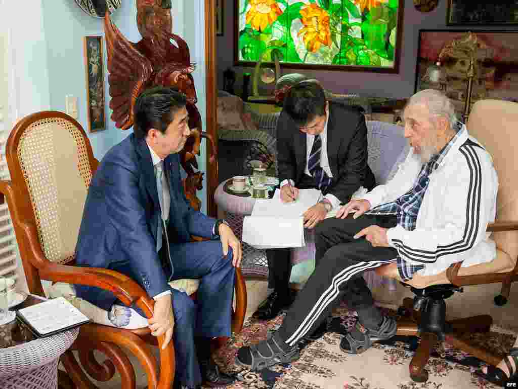 Primer ministro japonés se reúne con líder Fidel Castro en La Habana