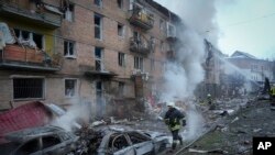 La aldea de Vyshgorod en las afueras de Kyiv, Ucrania, el 23 de noviembre de 2022, tras bombardeos rusos (AP Photo/Efrem Lukatsky).