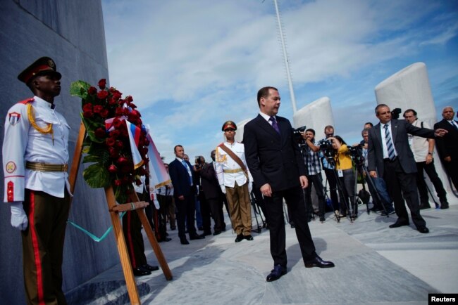 Dmitry Medvedev en la Plaza de la Revolución el 3 de octubre de 2019. REUTERS/Alexandre Meneghini