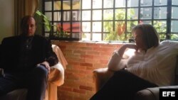 Fotografía de archivo del 12 de enero de 2012 de la jueza María Lourdes Afiuni (d) junto a su abogado defensor, José Graterol (i).