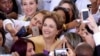 Dilma Rousseff posa junto a médicos cubanos en Planalto Palace, Brasilia, en abril de 2016.