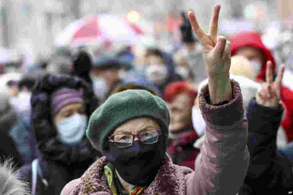 Escena de las protestas en Minsk, Bielorrusia, el 16 de noviembre del 2020. (AP)