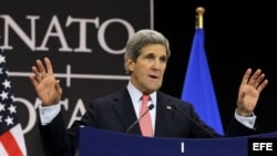 John Kerry, comparece tras la reunión de ministros de Exteriores de la OTAN en Bruselas, Bélgica.