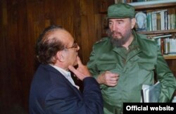 Max Lesnik y Fidel Castro. Fotograma del documental "The Man of Two Havanas", dirigido por Vivien Lesnik Weisman. Tomado de www.tribecafilm.com