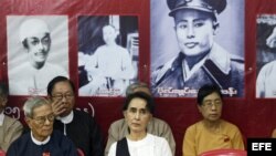Aung San Suu Kyi (c)
