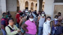 Siguen las colas ante el desabastecimiento en Cuba