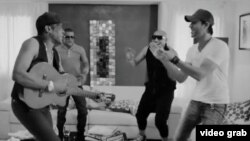 Video clip del tema Bailando