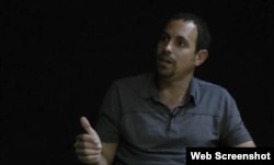 El profesor Óscar Casanella en una entrevista con Estado de Sats.