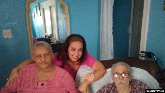 Ricardo Bofill junto a su esposa Yolanda Miyares y Janisset Rebeca Rivero