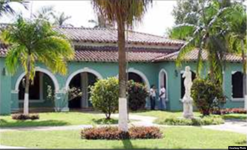 Radio Martí fue el primer medio en denunciar que los cubanos enfermos de sida los mantenían recluidos en el Sanatorio Los Cocos. 