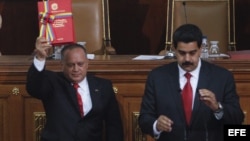 El vicepresidente de Venezuela, Nicolás Maduro (d), y el presidente de la Asamblea Nacional, Diosdado Cabello (i), en la sede del Parlamento en Caracas, Venezuela.