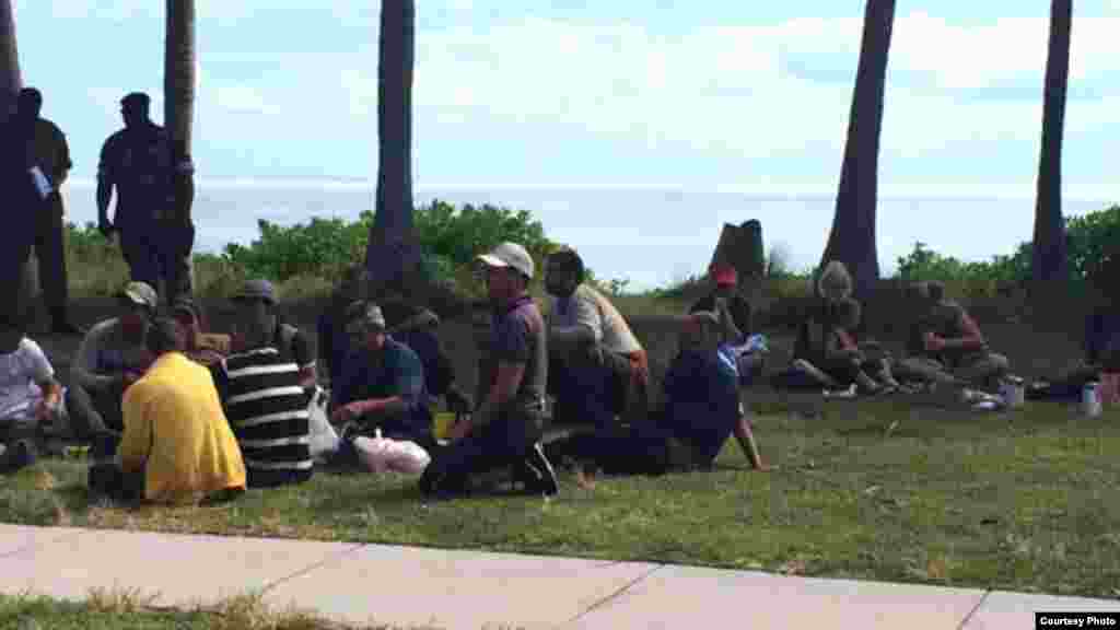 Cubanos llegan a Cat Cay en las Bahamas