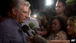 El gobernante Miguel Díaz-Canel ofrece declaraciones a la prensa, en Las Tunas, el 16 de enero de 2020 (AP Photo/Ismael Francisco).