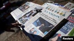 Los diarios anunciaron la victoria de Fernández en las elecciones. REUTERS/Agustin Marcarian