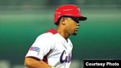 Con la franela de Cuba: José Dariel Abreu, quien promedió.360 en seis partidos en el Clásico Mundial de Béisbol 2013.