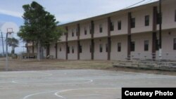 Centro de Operaciones para Migrantes en Guantánamo. El bloque es parte de la instalación, pero no precisamente donde viven los cubanos.