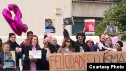 Protesta frente a la embajada de Cuba en Madrid, por el cumpleaños 35 de Luis Manuel Otero Alcántara en prisión. Foto: Cortesía Luz Escobar