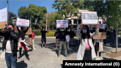 Frente a la Embajada de Cuba en Ciudad de México, una protesta para exigir la libertad de Denis Solís y en apoyo al Movimiento San Isidro. (Amnesty International).
