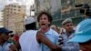 Escena de otro arresto tipo secuestro de Boris González Arenas, este el 11 de mayo en la marcha del orgullo LGBTI, en La Habana.