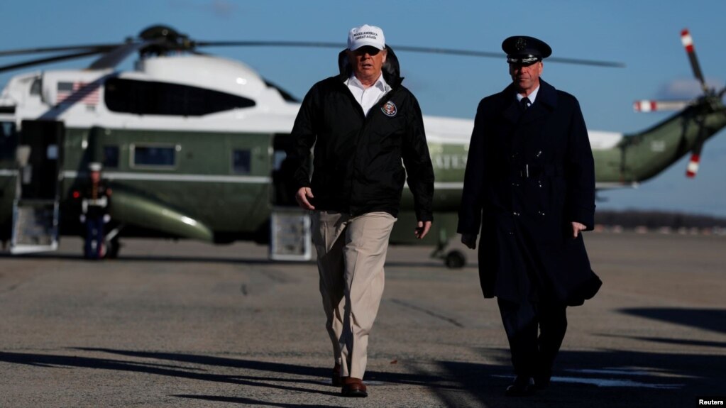 El presidente Donald Trump viaja el jueves 10 de enero de 2019 a McAllen, Texas.