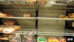Los anaqueles comienzan a quedarse vacíos en Nueva York.