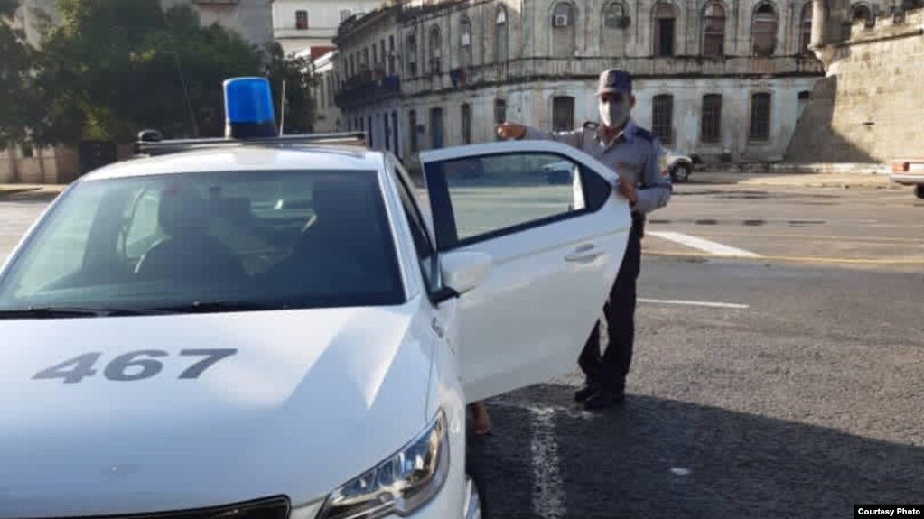 Presencia policial en Cuba.