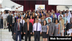 Participantes en reunión Iglesia Adventista en La Habana