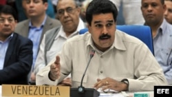 El diario La Nación califica al vicepresidente Nicolás Maduro de “soldado obediente” de Hugo Chávez.