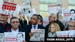 Una protesta de representantes de periodistas en Estambul, el 31 de octubre de 2017 (Yasin Akgul, AFP).