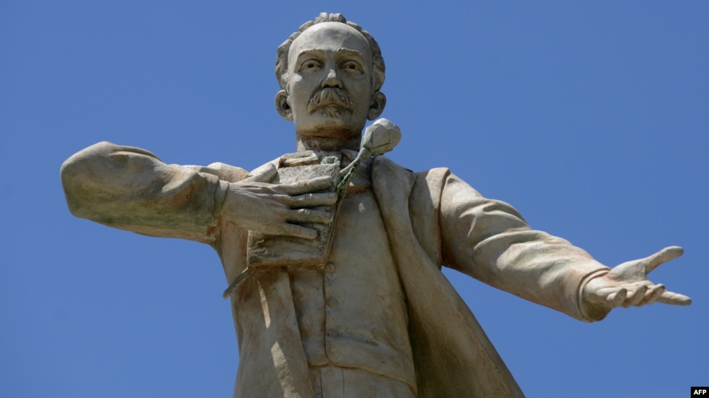 Monumento a José Martí en Ciudad de Guatemala. (Johan Ordoñez/AFP)