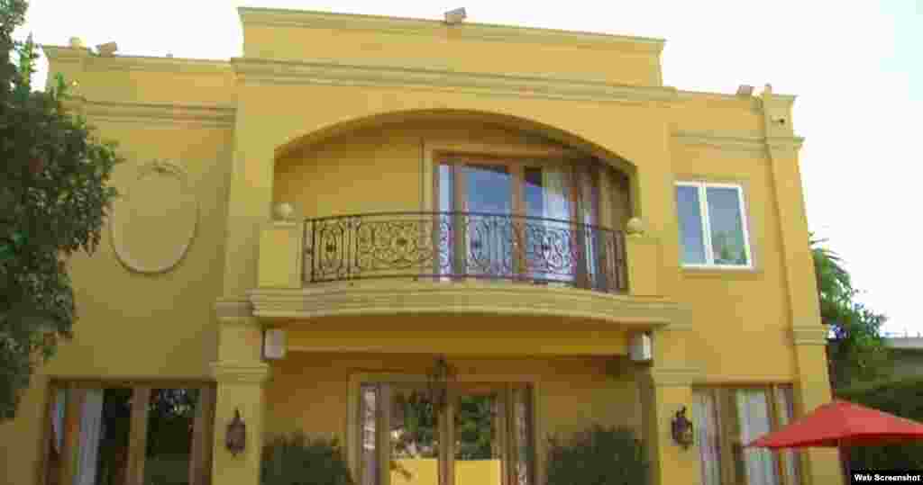 La casa de Puig está ubicada en las cercanías del Dodger Stadium, en Los Ángeles, California. 