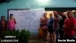 Exigiendo en Las Tunas la liberación del opositor Ernesto Pérez