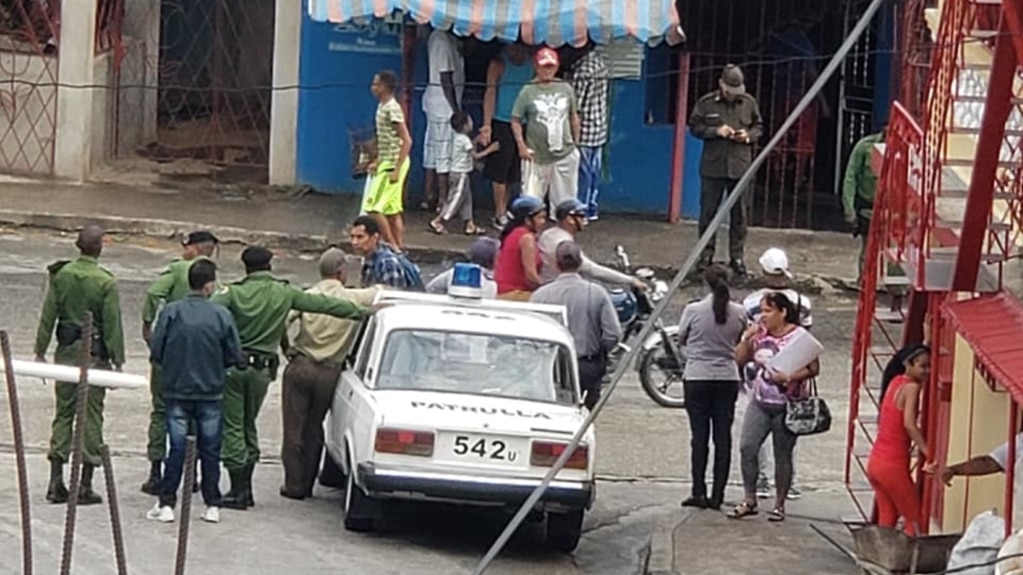 Operativo policial en la sede de UNPACU, en Santiago de Cuba. (Foto: Facebook)